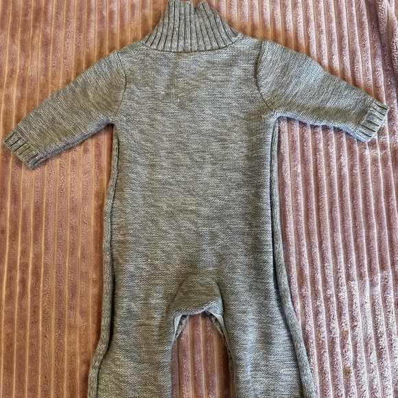 Baby Boy’s Cable Knit Outfit Onesie - Picture 2 of 3